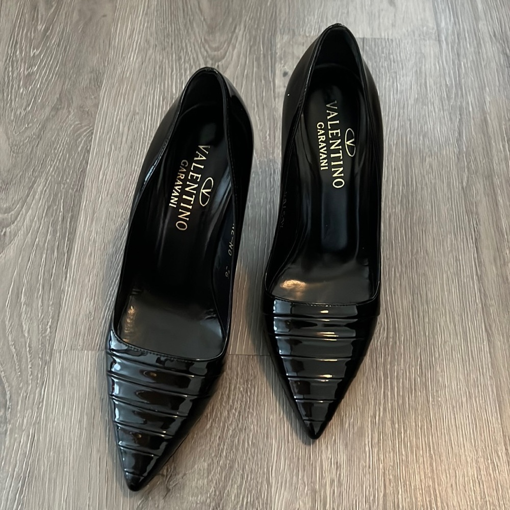 Valentino Garavani beautiful shoes 🖤. Size 36 (6) - Picture 1 of 7